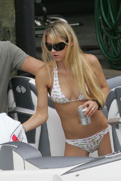 Anna Kournikova has quit showing her camel toe on the tennis courts 